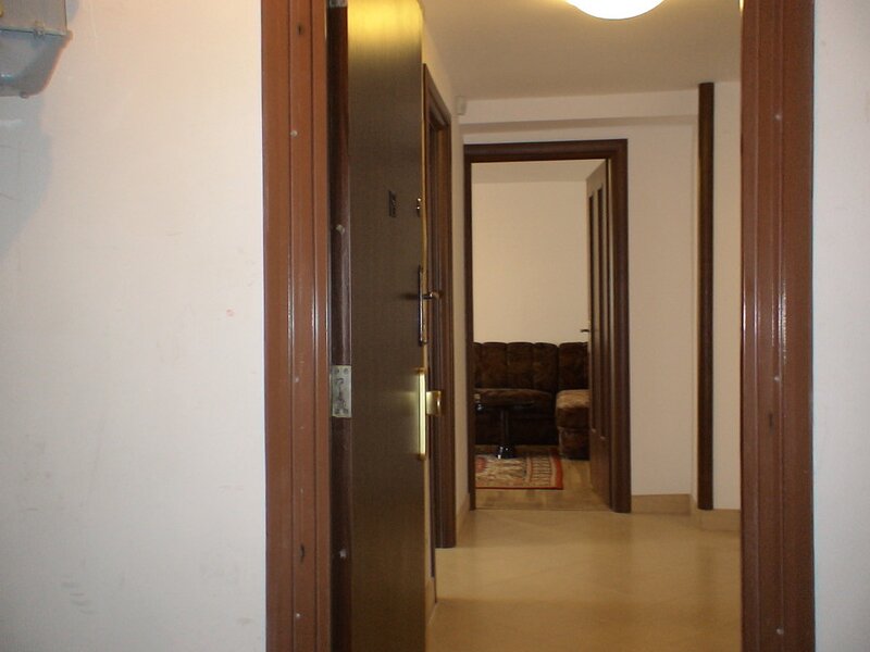 Inchiriere apartament 4 camere Apartament cu 4 camere pe Calea Vacaresti Apartament se