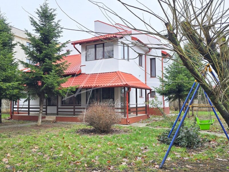 Casa Rosu, Chiajna, vila cu arhitectura frumoasa si teren ge