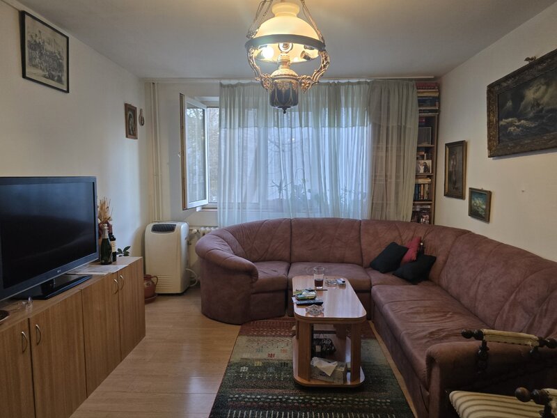 Apartament 4 camere Titan, piata Minis chiar pe Barajul Bistritei