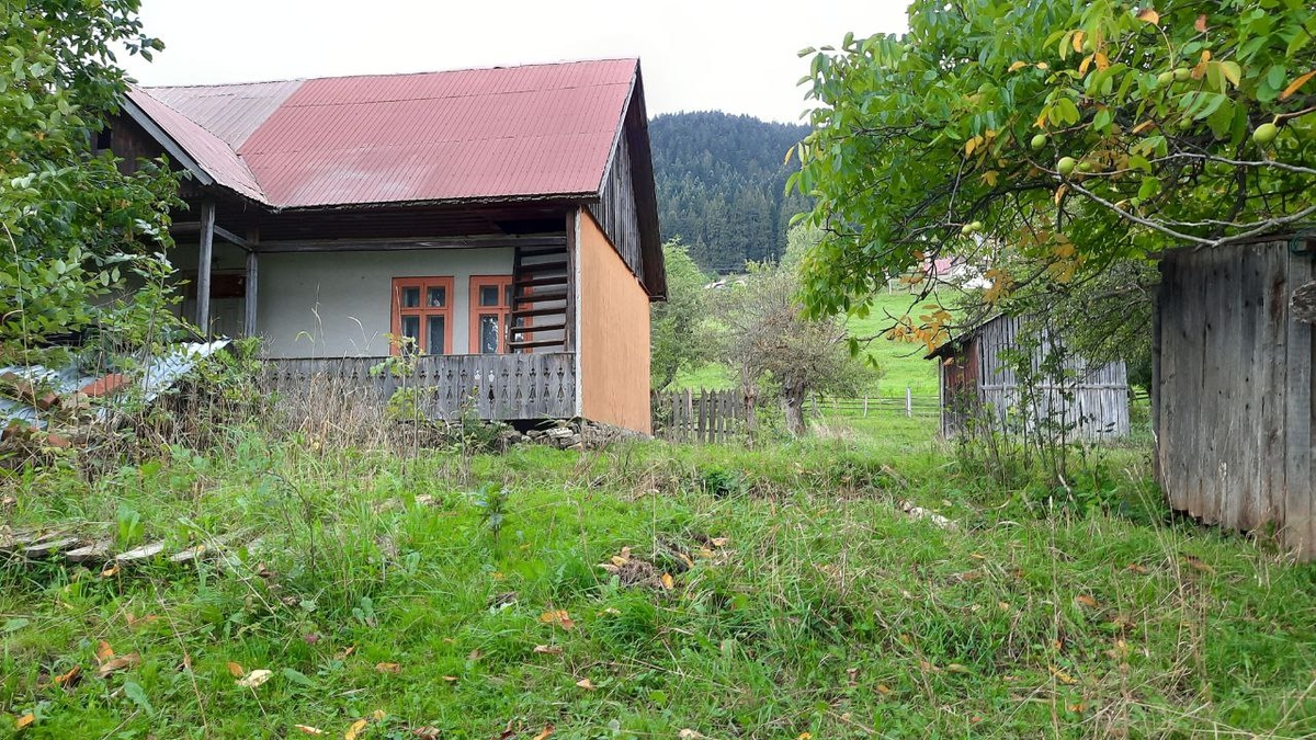 Teren Campulung Moldovenesc Vand Casa Batraneasca Si Teren De Anuntul Ro