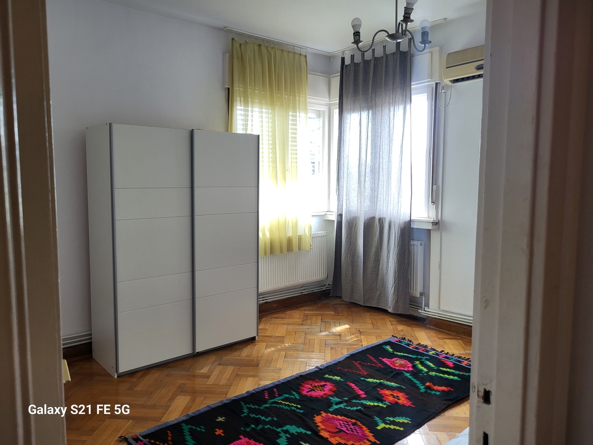 Inchiriere apartament 3 camere Batistei, ultracentral — fotografia 1