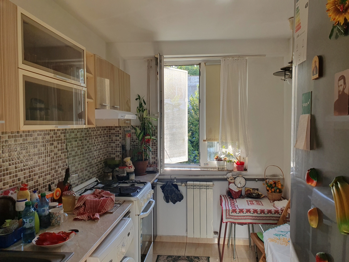 Apartament 3 camere Drumul Taberei, Parva, centrala termica, boxa, bl. 1972, termopan — fotografia 3