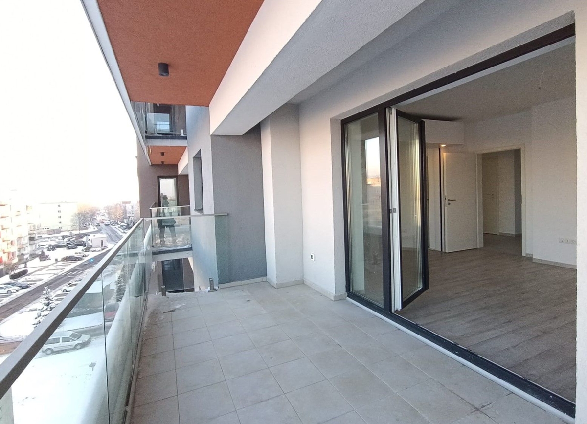 Apartament 2 camere Brasov 2 camere mobilat cu balcon generos de 9 mp boxa si parcare subterana — fotografia 3
