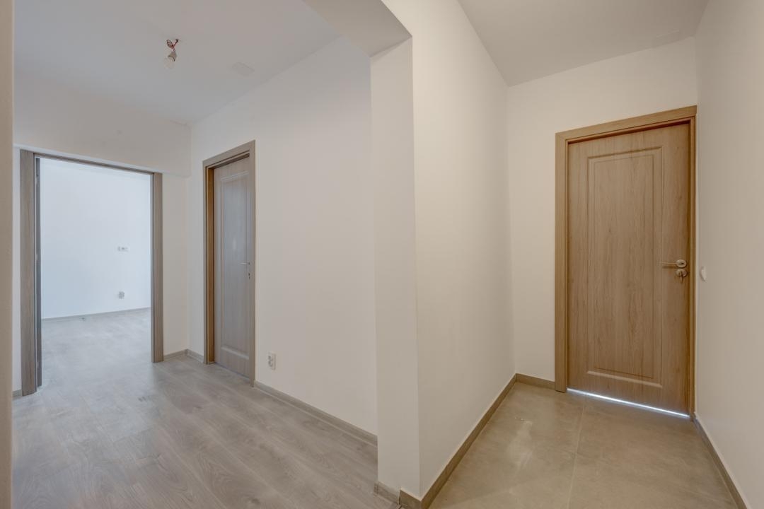 Apartament 2 camere Banu Manta, decomandat, renovat 2026, bloc reabilitat, balcon pe 2 laturi — fotografia 3