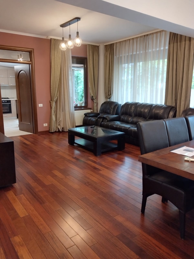 Apartament 3 camere Bucurestii Noi 3 camere cu curte proprie de 40 mp + loc de parcare — fotografia 1