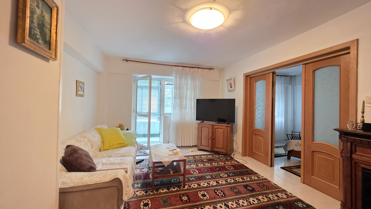 Apartament 3 camere Sinaia Trei camere, 87 mp, complex privat, parcare, boxa — fotografia 3