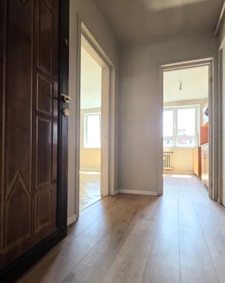 Apartament 2 camere Brasov vedere panoramica spre munti 2 camere sud etaj 7/8 zona Garii Victoriei — fotografia 1