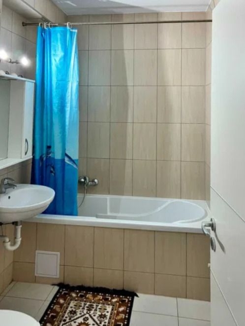 Apartament 2 camere Doua camere luminos cu parcare si boxa deal pentru locuire sau investitie — fotografia 1