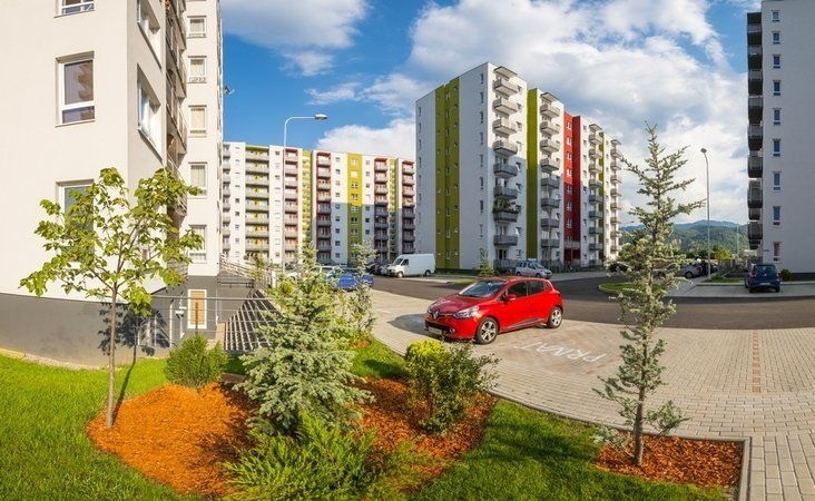 Apartament 2 camere Doua camere luminos cu parcare si boxa deal pentru locuire sau investitie — fotografia 2