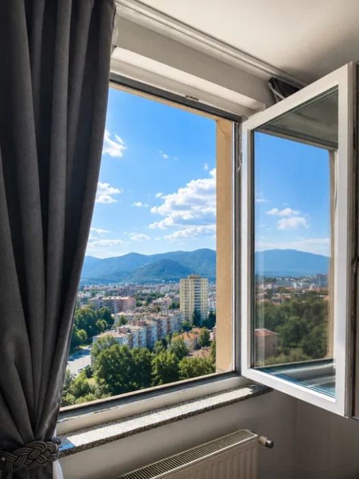 Apartament 2 camere Deschizi geamul si vezi Brasovul, 2 camere, renovat, zona Tractorul — fotografia 3