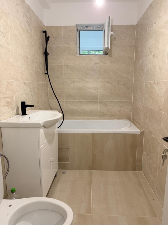 Apartament 3 camere Dristor, chiar la metrou, renovat complet — fotografia 3