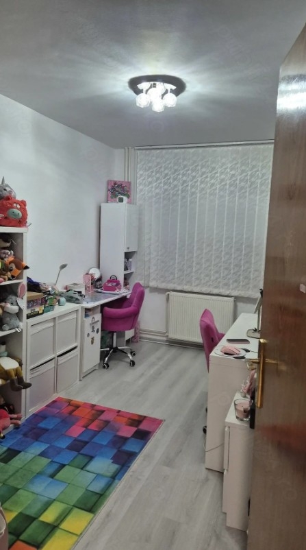 Apartament 4 camere Crangasi 4 camere 10 minute de metrou, 5 minute de Clubul Sportiv RAPID — fotografia 3